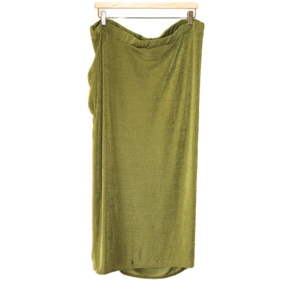 ASOS In The Style Plus, Ruched Detail Midi Skirt in Green (18) - Picture 5 of 12